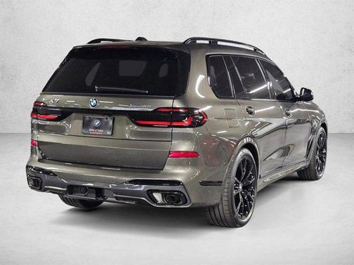 Manhattan Green Metallic 2026 BMW X7 xDrive40i