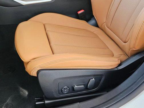 2025 BMW 330 330i Sedan