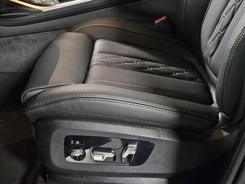 2026 BMW X7 M60i
