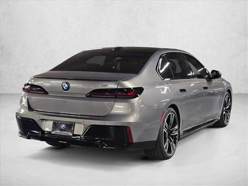 Oxide Grey Metallic 2026 BMW i7 eDrive50