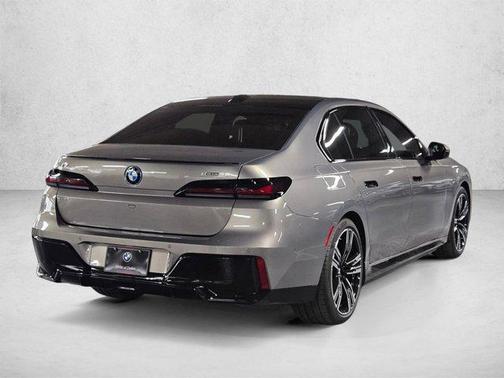 Oxide Grey Metallic 2026 BMW i7 eDrive50