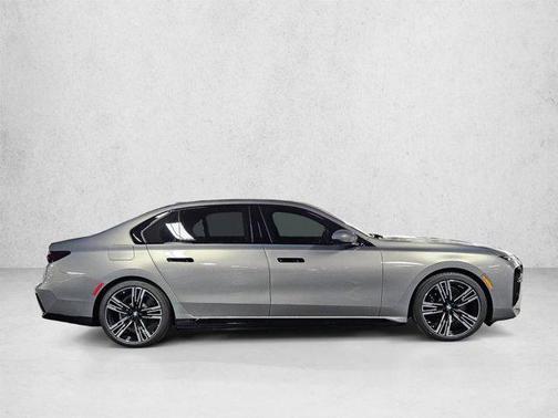 Oxide Grey Metallic 2026 BMW i7 eDrive50