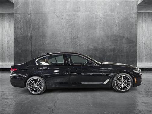2022 BMW 530 i