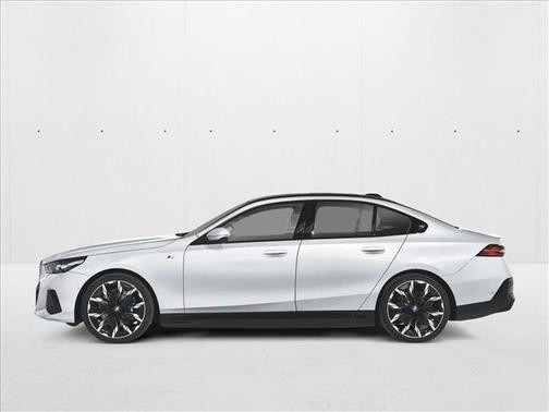 Mineral White Metallic 2026 BMW i5 eDrive40