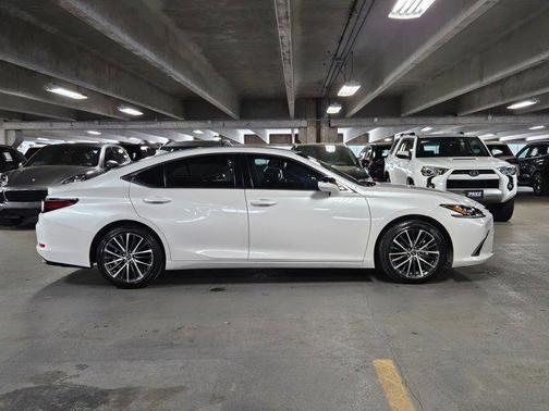 Eminent White Pearl 2024 Lexus ES 350 Base