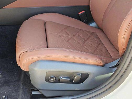 Mineral White Metallic 2026 BMW i5 eDrive40