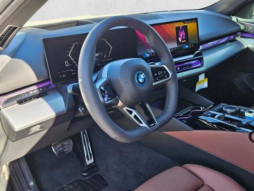 Mineral White Metallic 2026 BMW i5 eDrive40