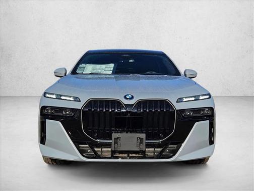 2025 BMW 750e i xDrive