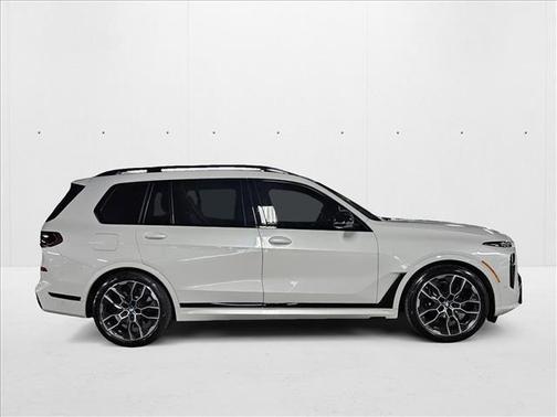 2025 BMW X7 M60i
