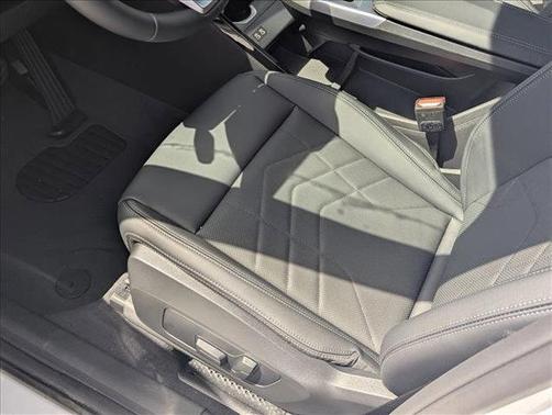 Mineral White Metallic 2026 BMW X1 xDrive28i
