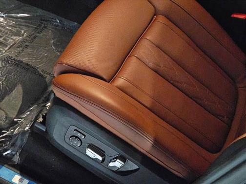 2025 BMW X7 M60i