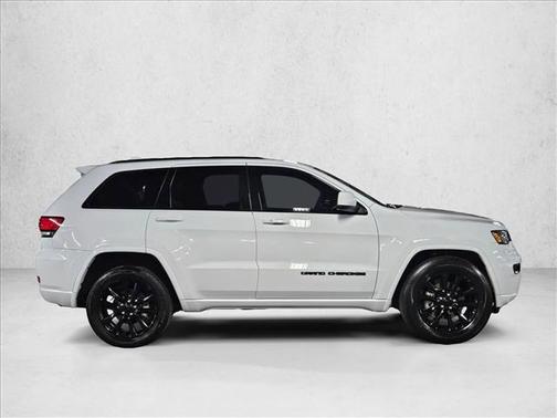 Bright White Clearcoat 2021 Jeep Grand Cherokee Laredo