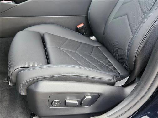 Carbon Black Metallic 2026 BMW 530 530i