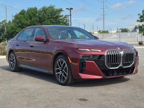 Aventurin Red Metallic 2023 BMW 740 i