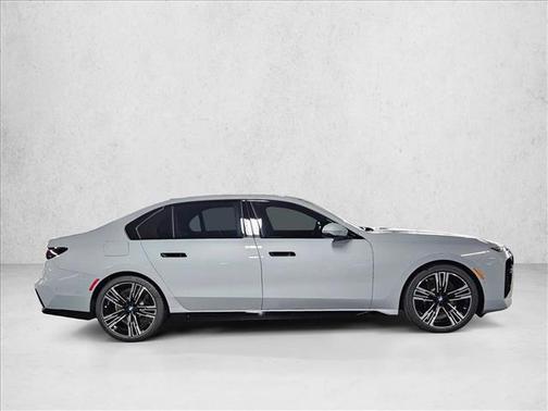 Brooklyn Grey Metallic 2026 BMW 740 740i