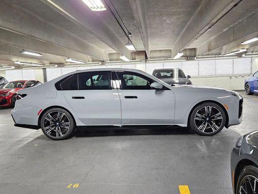 Brooklyn Grey Metallic 2026 BMW 740 740i