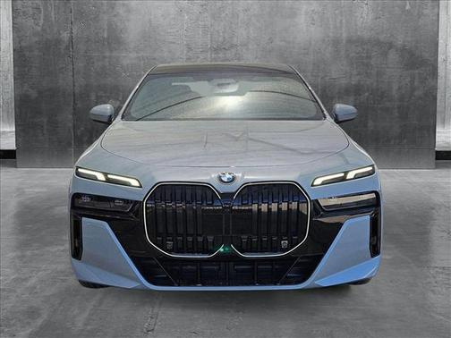 2025 BMW 740 i