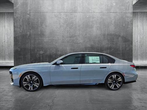 2025 BMW 740 i