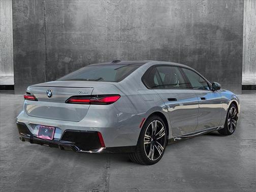 2025 BMW 740 i