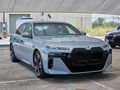 2025 BMW 740 i