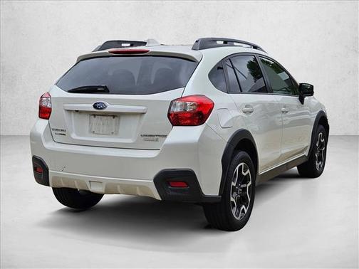 Crystal White Pearl 2017 Subaru Crosstrek 2.0i Premium