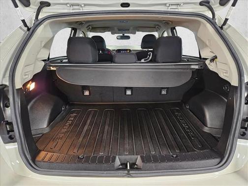 Crystal White Pearl 2017 Subaru Crosstrek 2.0i Premium