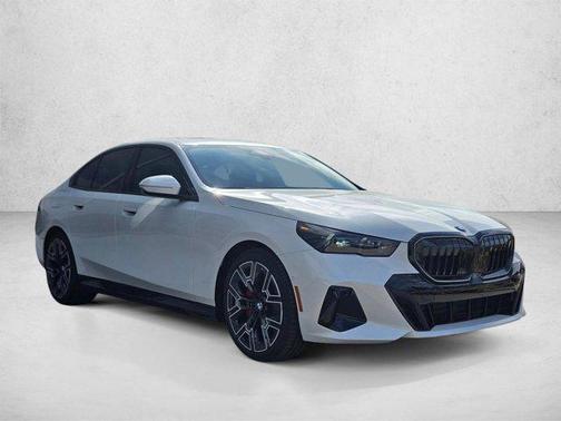 Mineral White Metallic 2026 BMW 530 530i