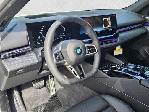 Mineral White Metallic 2026 BMW 530 530i