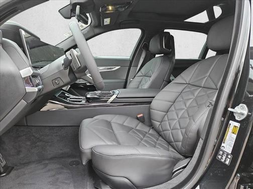 Black Sapphire Metallic 2026 BMW 740 xDrive