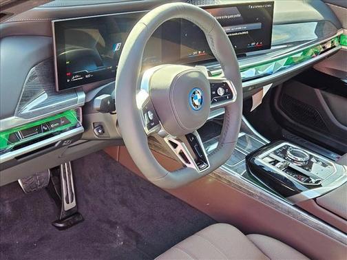 2026 BMW 750e i xDrive