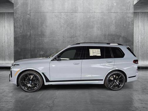 2025 BMW X7 M60i