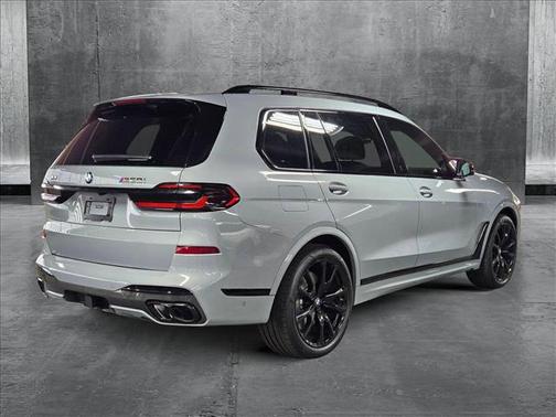 2025 BMW X7 M60i