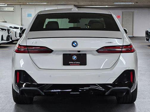 Mineral White Metallic 2027 BMW i5 eDrive40