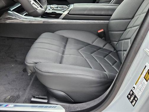 2025 BMW 740 i xDrive