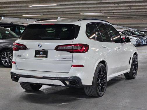 Mineral White Metallic 2023 BMW X5 sDrive40i