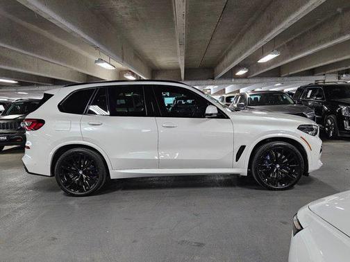 Mineral White Metallic 2023 BMW X5 sDrive40i