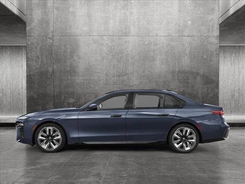 2025 BMW 740 i