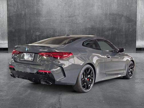 2025 BMW M440 i