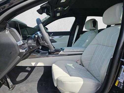 Carbon Black Metallic 2026 BMW i7 eDrive50