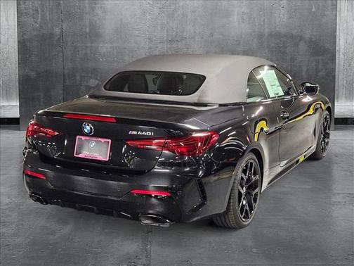 2025 BMW M440 i