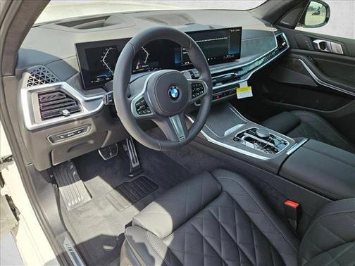 Alpine White 2027 BMW X7 xDrive40i