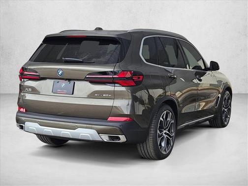Manhattan Green Metallic 2026 BMW X5 PHEV xDrive50e
