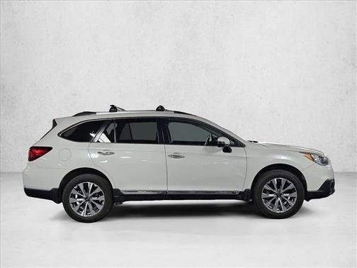 Crystal White Pearl 2017 Subaru Outback 2.5i Touring