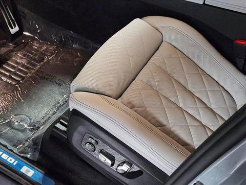 2025 BMW X5 M60i