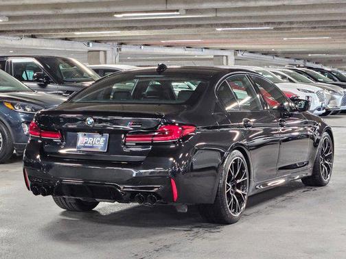 Black Sapphire Metallic 2022 BMW M5 Base