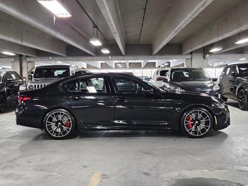 Black Sapphire Metallic 2022 BMW M5 Base