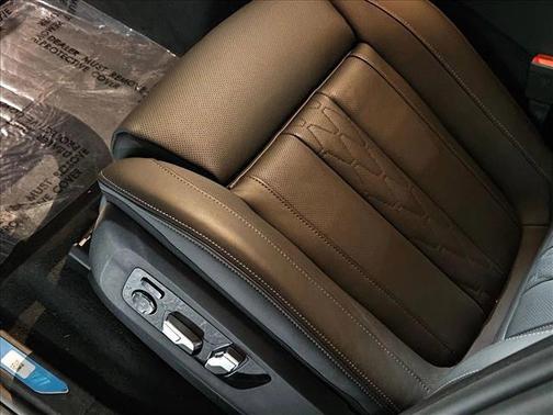 2025 BMW X7 M60i