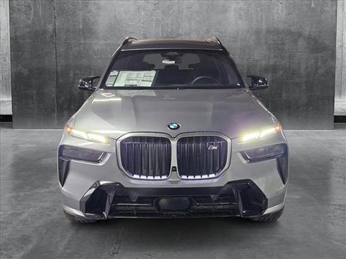 2025 BMW X7 M60i