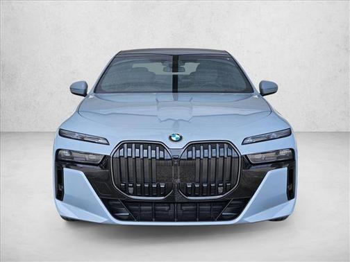 Brooklyn Grey Metallic 2026 BMW 740 740i