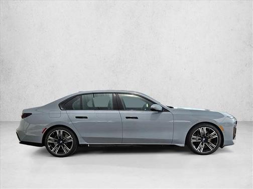 Brooklyn Grey Metallic 2026 BMW 740 740i